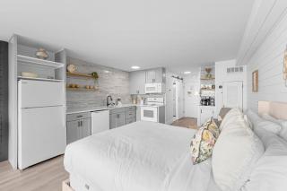 FANTASTIC FULLY RENOVATED Beach Front Condo - Incredible View - Top of the Gulf 321 - Panama City Beach - 6