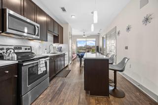 Stylish 1BR Retreat with Pool & Gym - 7