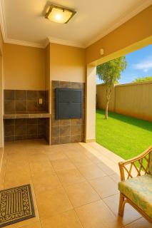 Ultra-Modern 3-Bedroom Apartment with Garden, Braai and Pool in an Exclusive Secure Estate - Roodepoort - 1