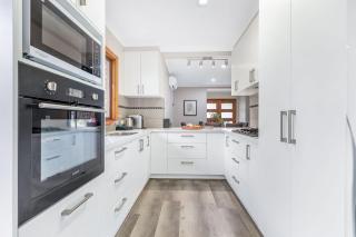 Jensen House - Retro Style with a modern update - Echuca - 2