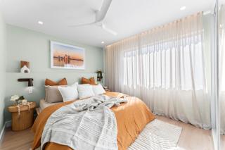 2BR Plus Free Parking - Airport Luxury Retreat - Sydney - 0