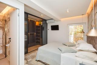 Insula Luxury Apartment - 1