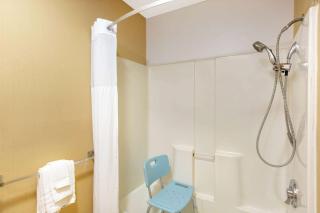 Days Inn by Wyndham Salina I-70 - Salina - 1