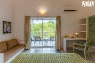 StayVista at Villa Paradiso - Private Pool, Wi-Fi - Mandrem - 2
