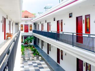 Kusuma Guest House Jombang RedPartner near Station Jombang - Jombang - 4