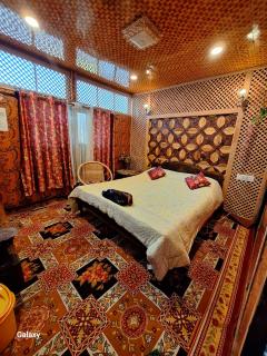 King of kings Houseboat - Srinagar - 1