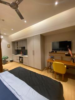 Luxurious Studio with Panoramic Glass Wall By Moonlit Stays - 9