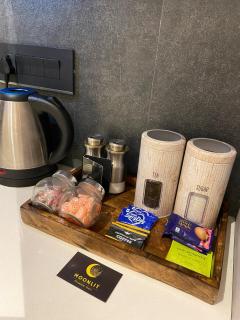 Luxurious Studio with Panoramic Glass Wall By Moonlit Stays - 2