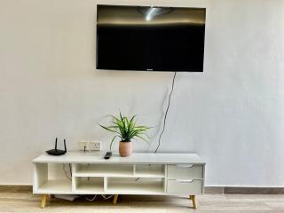 Homes2Retreat - Serene 1BR Getaway with Stunning Views - 6