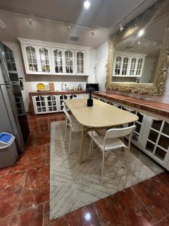 Burgos Circle - Parking, 200mbps net, & extra bed - Manila - 3