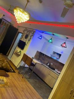Coco Royal Suites Luxury Stay with Panoramic City View on 29th Floor - Noida - 7