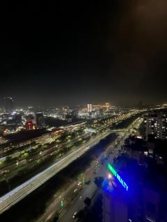 Coco Royal Suites Luxury Stay with Panoramic City View on 29th Floor - Noida - 1