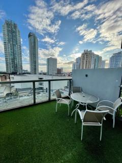 1BR Loft Unit with HUGE Balcony front of Greenbelt - Manila - 4