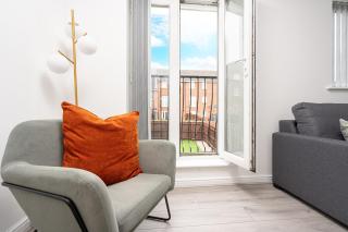 Freshly Renovated 4-bed 3 Floors Free Parking - Liverpool - 8