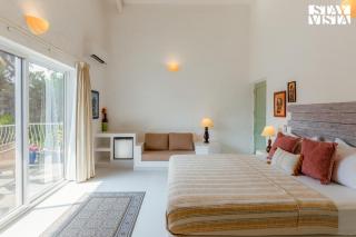 StayVista at Villa Magnifica - Private Pool, Wi-Fi - Mandrem - 4