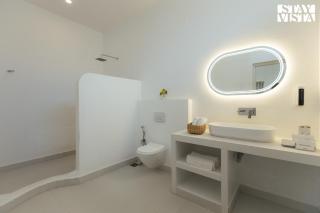 StayVista at Villa Magnifica - Private Pool, Wi-Fi - Mandrem - 2