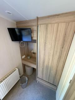 Starling Lodge with Hot tub at Brickyard Lakes - Amotherby - 9