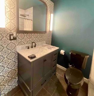 2317 w Pool! Hideaway Guest House w King Bed! - Galveston - 1