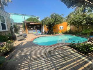 2317 w Pool! Hideaway Guest House w King Bed! - Galveston - 6