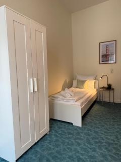 City Budget Motel I ab 59 EUR I Privatzimmer für 1-2 Personen I tägliche Reinigung Gemeinschaftsbereiche I Waschbecken im Zimmer I XXL Gemeinschaftsküche-Bäder I Wasch I Trockner I - Ibbenbüren - 6