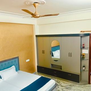 Luxury 3 bhk Apartment 15 mins from Kashi Vishwanath Temple - 8