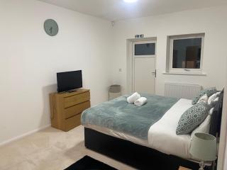 2BR Apt-Sleeps 5-Accessible-Central Dartford - 9