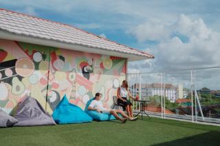 Bali Bustle Kuta Coliving & Coworking Space - Legian - 9