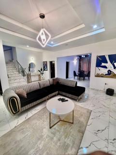 Tastefully furnished 4 bedrooms available at mabuchi - Abuja - 1
