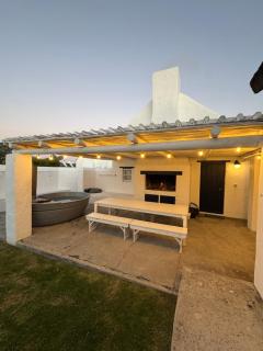 Shoreline Cottage - Struisbaai - 2