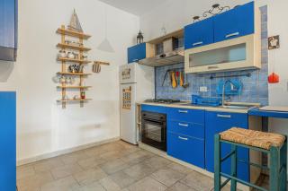 GuestHost Bright Apartment with private parking - 2