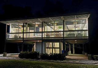 Glass House retreat on scenic Bogue Falaya river - Covington - 8