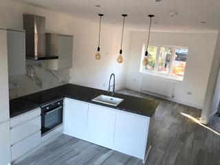 Stylish 3-Bed Executive Home Chislehurst, BR7 - Chislehurst - 8