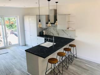 Stylish 3-Bed Executive Home Chislehurst, BR7 - Chislehurst - 9