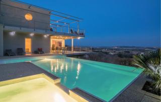 Cozy Home In Rochefort-Du-Gard - 9