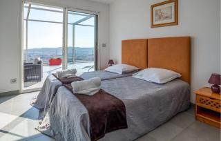 Cozy Home In Rochefort-Du-Gard - Rochefort-du-Gard - 4