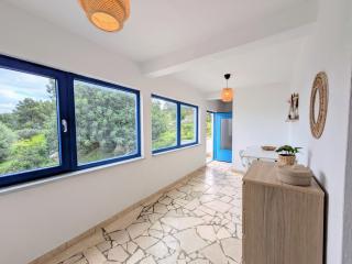 Spacious Apt with Panoramic Sea View - Stomorska - 8