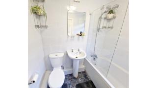 Upscale Executive Home Great Location - 8