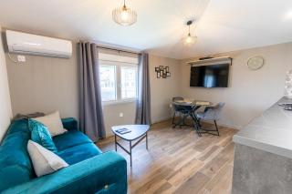 Modern apartment in a quiet area near the Airport - Golubovci - 9