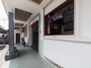 Super OYO 998 Queen City Hotel - George Town - 3