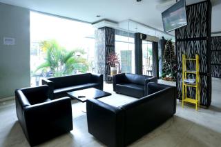 Super OYO Townhouse OAK Hotel Fiducia Pondok Gede - 7
