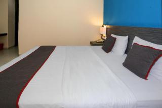 Super OYO Townhouse OAK Hotel Fiducia Pondok Gede - 1