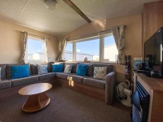Homely 8 Berth Caravan With Side Decking And Ramp Access In Kent, Ref 47018H - 1