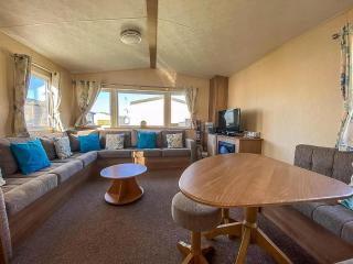 Homely 8 Berth Caravan With Side Decking And Ramp Access In Kent, Ref 47018H - Whitstable - 1