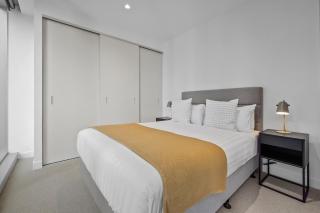 Stunning CBD Lux, Heated Pool, Gym, Sauna, Steam - 3