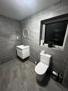 Modern House in Luton - Upper Sundon - 8
