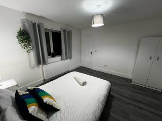 Modern House in Luton - Upper Sundon - 4
