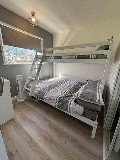 169 Sunbeach, Scratby - Two bed Chalet, sleeps 5, pet friendly, FREE pool and entertainment passes plus WiFi and linen and towels included - Great Yarmouth - 7
