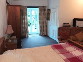 Spacious double, Shower en-suite, Desk & Patio - Wickwar - 1