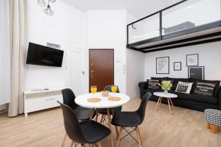 Dietla Studio with a mezzanine in the center of Kraków by Noclegi Renters - 3
