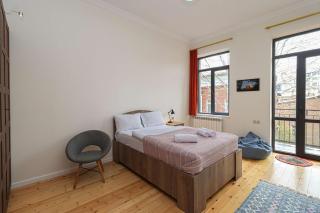 3BR Central and Spacious Apt Vera - by Wehost - Tbilisi - 4